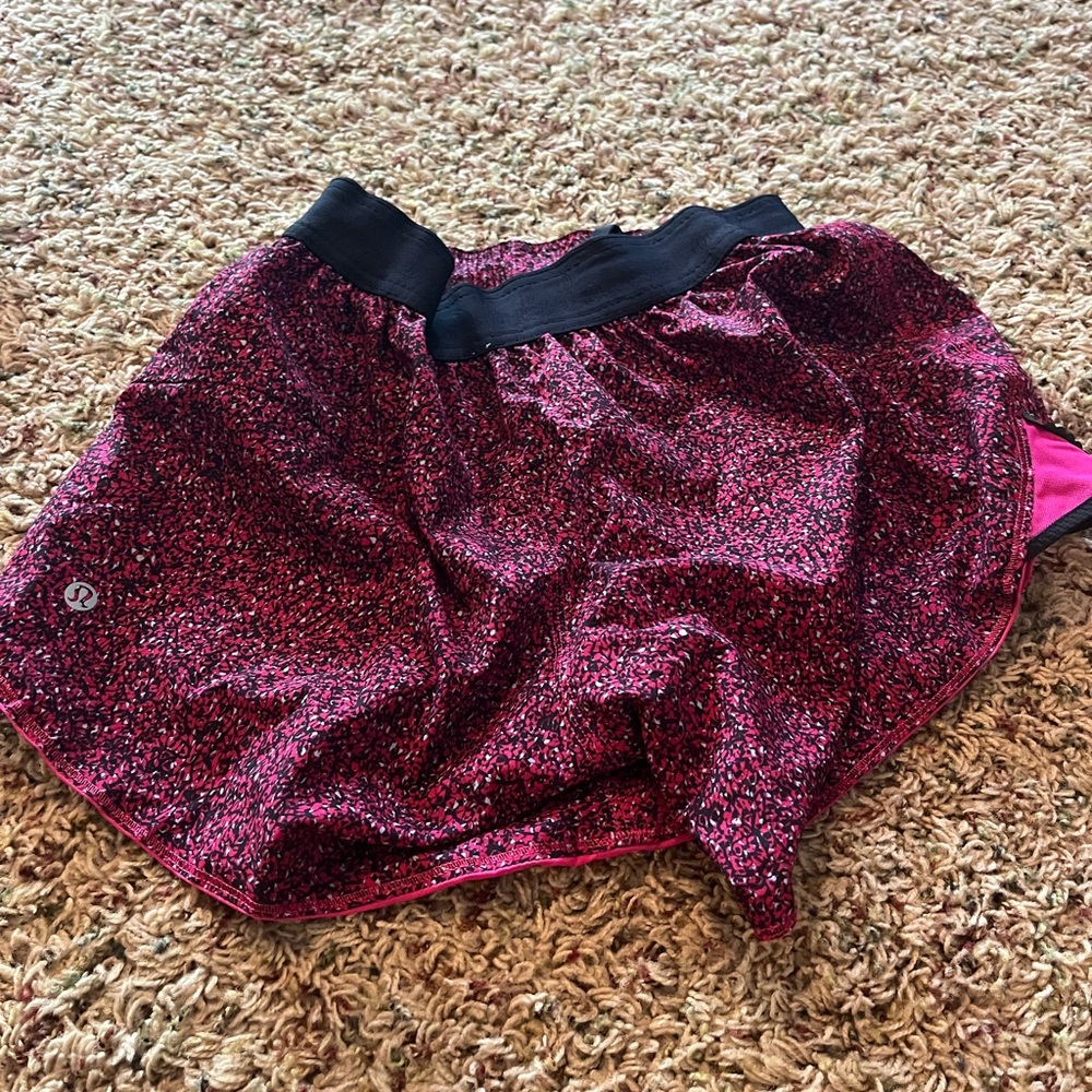Lululemon reversible short size 6. I don’t think I ever wore. Pink and multi